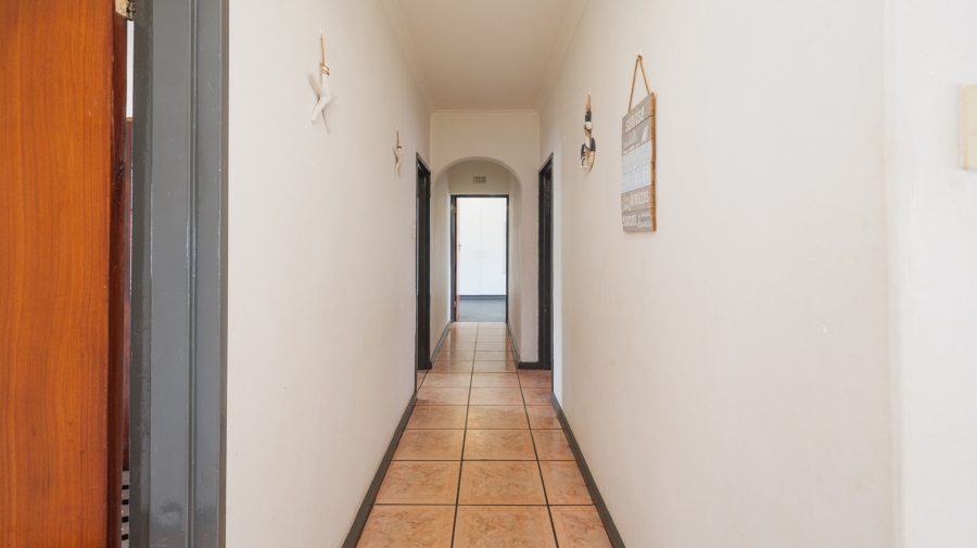 5 Bedroom Property for Sale in Napier Western Cape